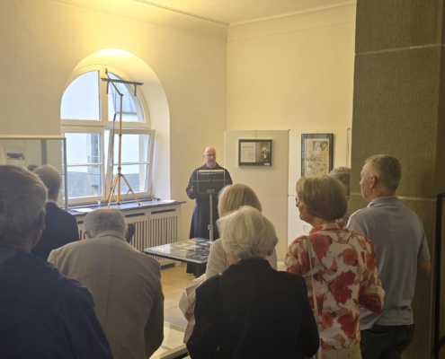 Abt Cosmas begrüßt die Anwesenden.